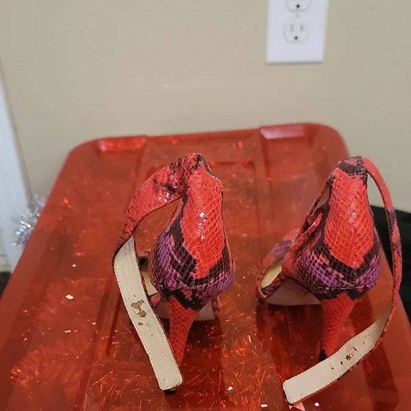 Snakeskin Pointed-toe Heels - Picture 6 of 6